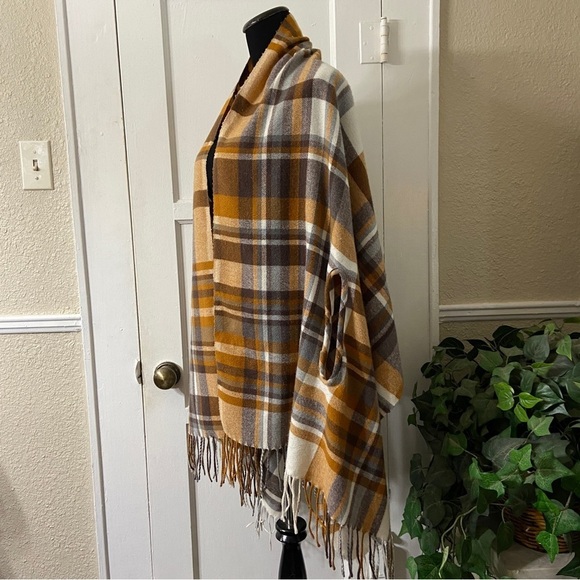 Soft Plaid Scarf With Armholes & Tassel Hem - Picture 9 of 11